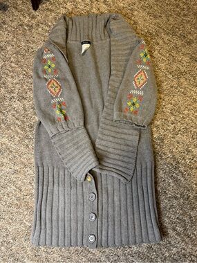 Neva Gray Embroidered Open-Front Knit short sleeve Cardigan